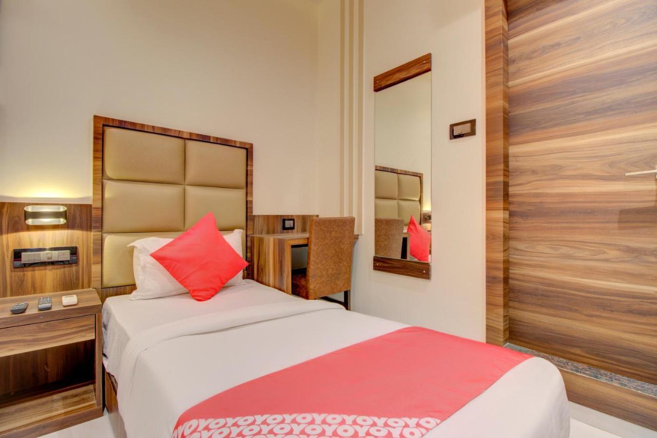 Oyo 76180 Hotel Meriton Mumbai Eksteriør bilde