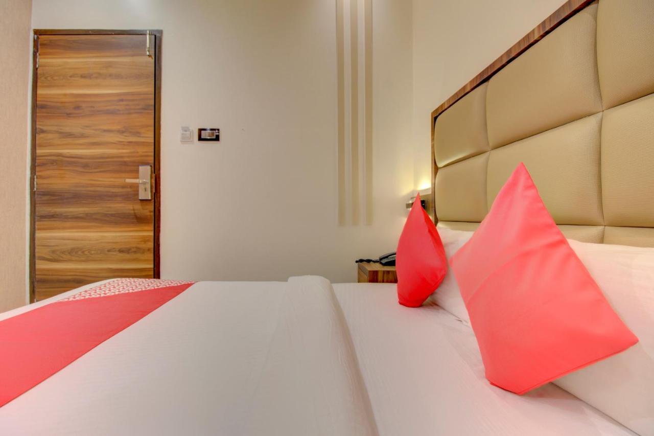 Oyo 76180 Hotel Meriton Mumbai Eksteriør bilde