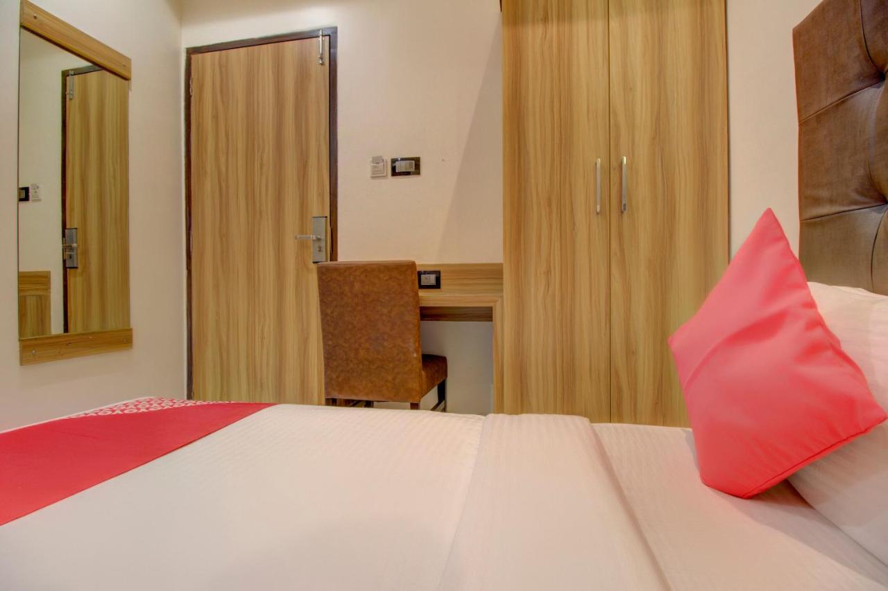 Oyo 76180 Hotel Meriton Mumbai Eksteriør bilde