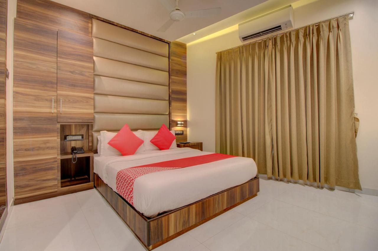 Oyo 76180 Hotel Meriton Mumbai Eksteriør bilde
