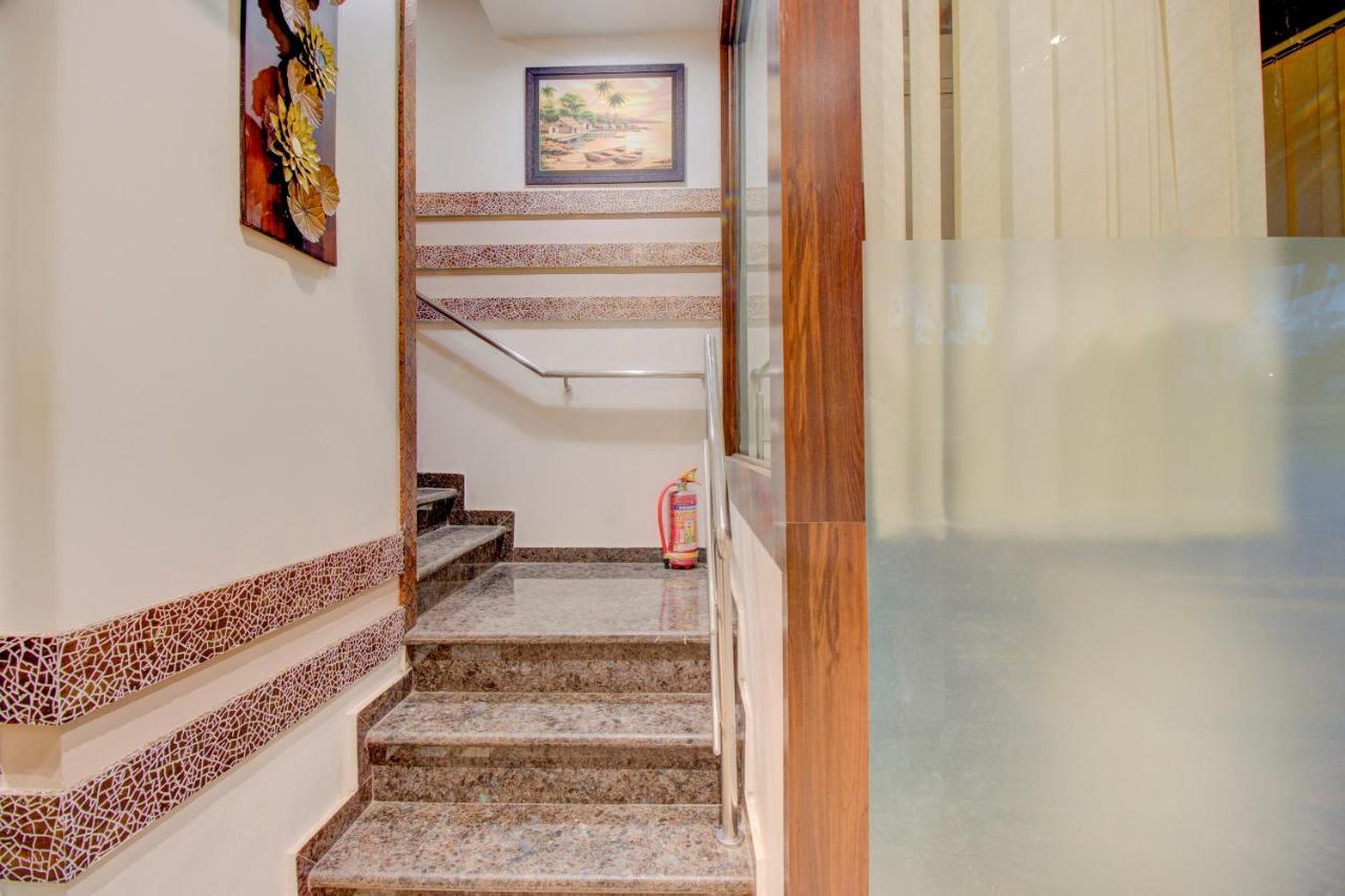 Oyo 76180 Hotel Meriton Mumbai Eksteriør bilde