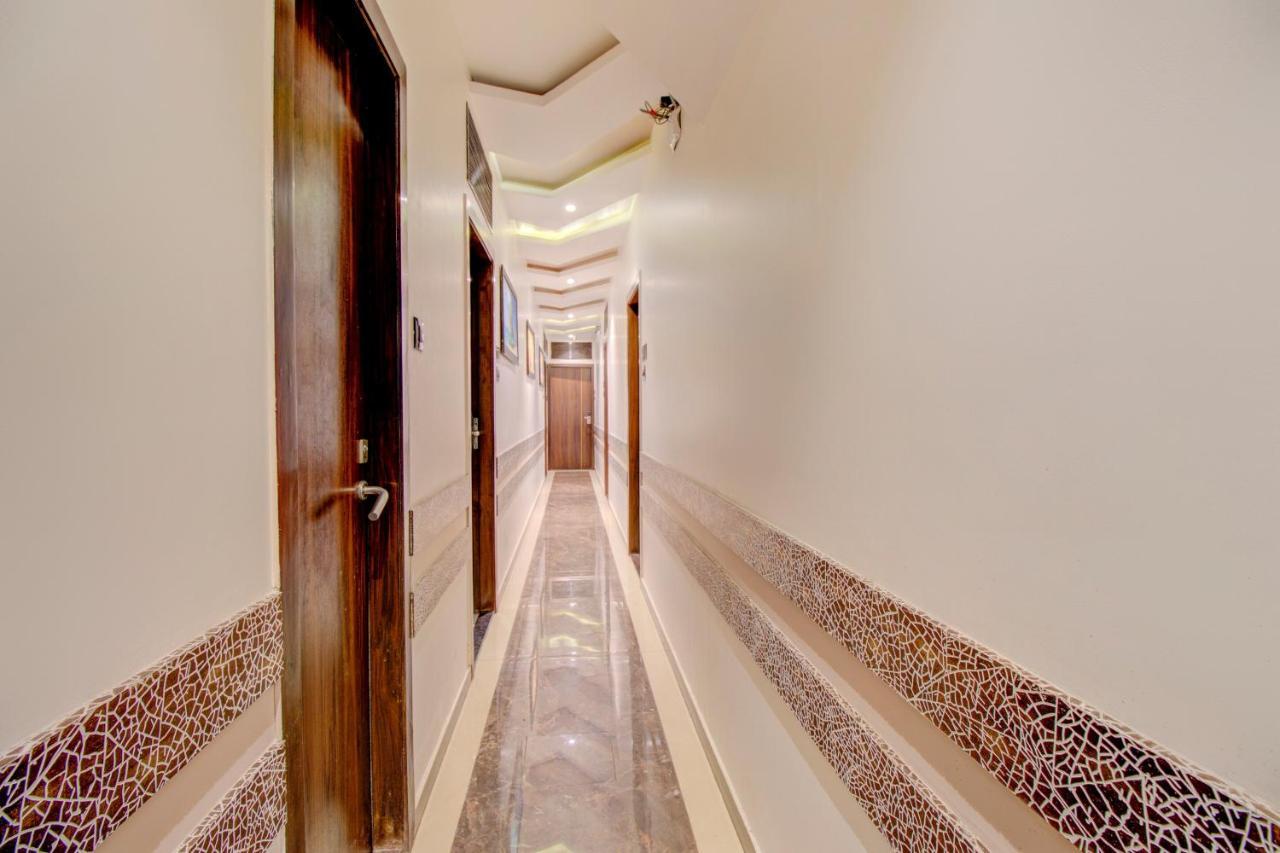 Oyo 76180 Hotel Meriton Mumbai Eksteriør bilde