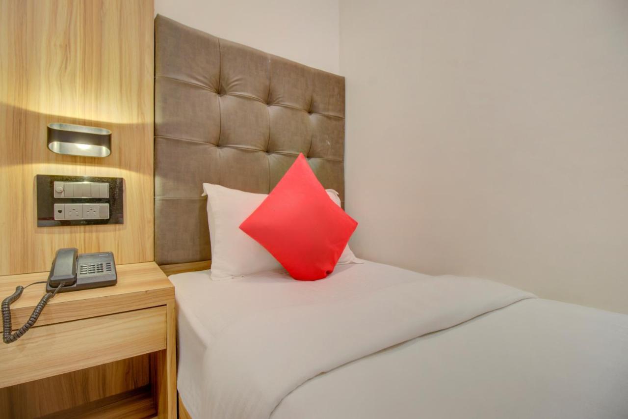 Oyo 76180 Hotel Meriton Mumbai Eksteriør bilde