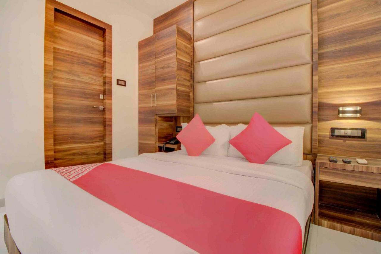 Oyo 76180 Hotel Meriton Mumbai Eksteriør bilde