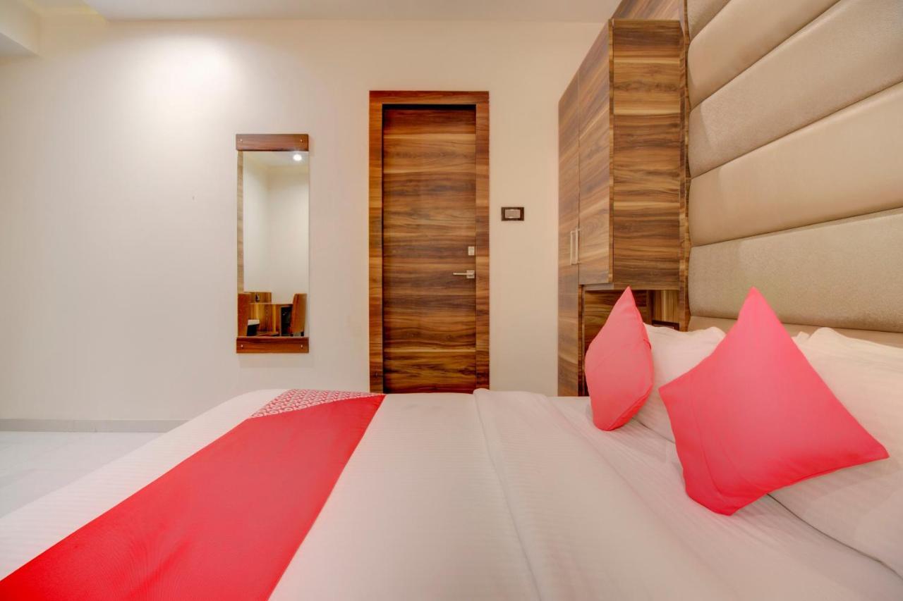 Oyo 76180 Hotel Meriton Mumbai Eksteriør bilde